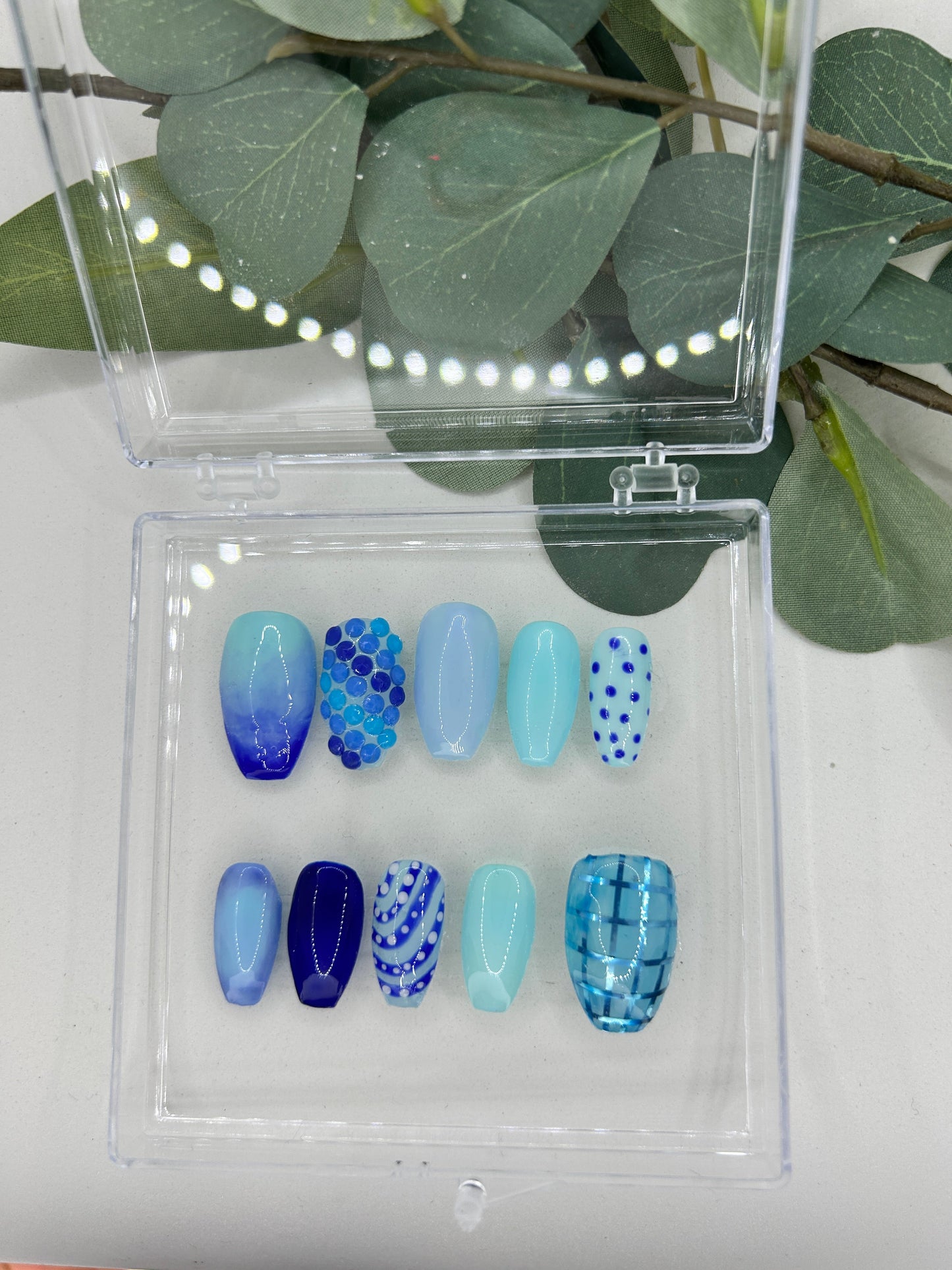 Blue Twisted Ombre Nail Set (24 pcs)