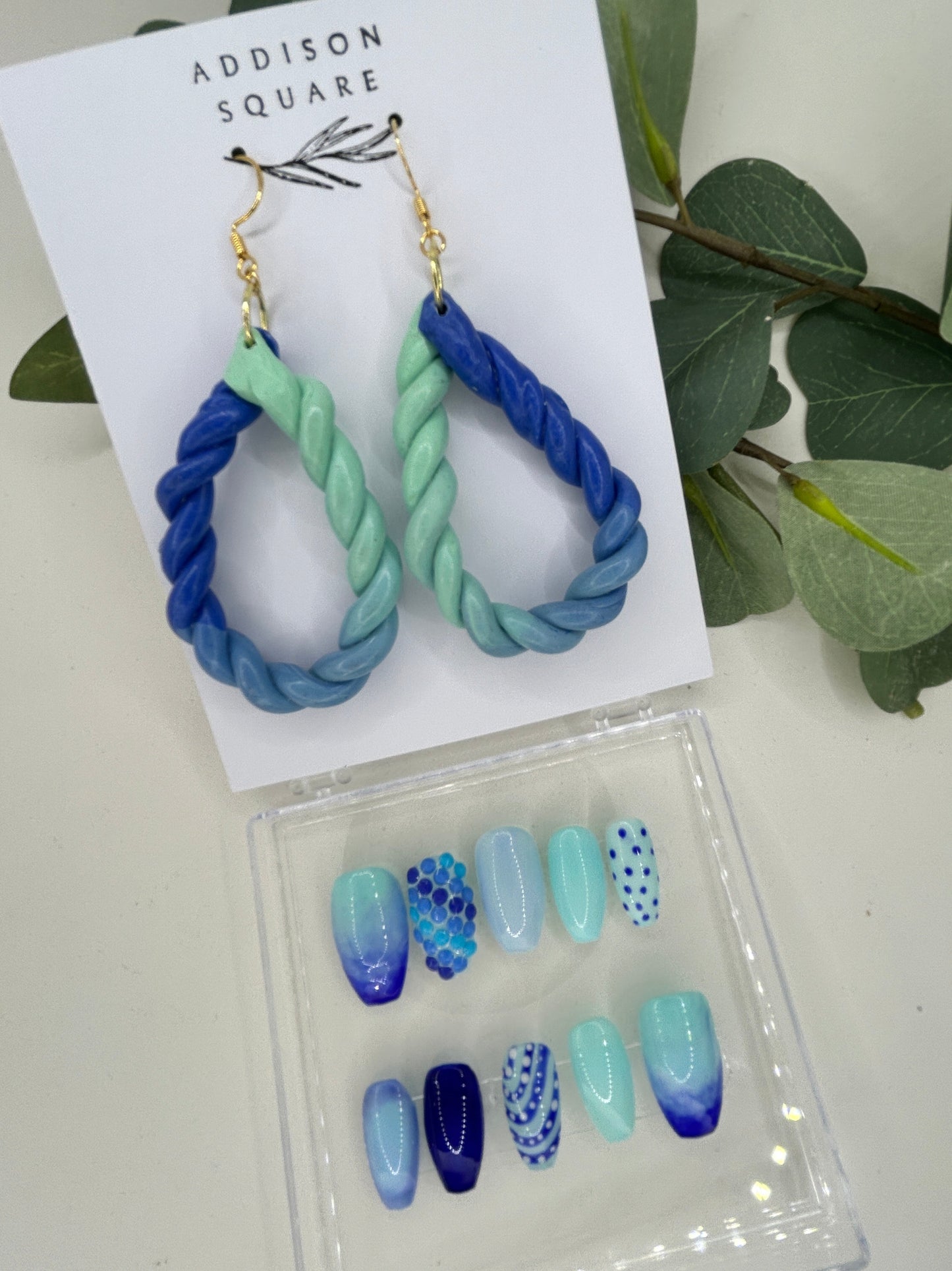 Blue Twisted Ombre Nail Set (24 pcs)