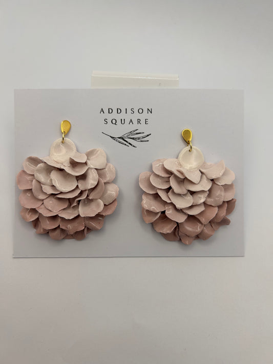 Monochromatic Petals